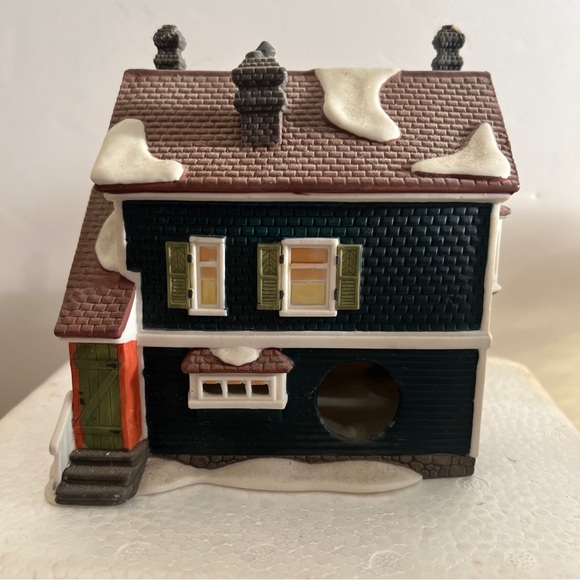 Department 56 New England Village Series Captains Cottage 1990 Christmas Village - Picture 4 of 11